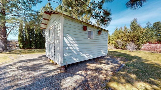 16 River Overlook Street, Omak, WA 98841