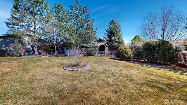 16 River Overlook Street, Omak, WA 98841