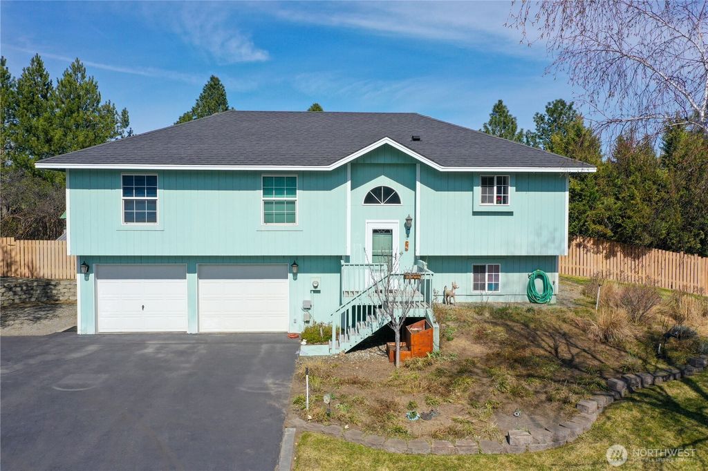 16 River Overlook Street, Omak, WA 98841