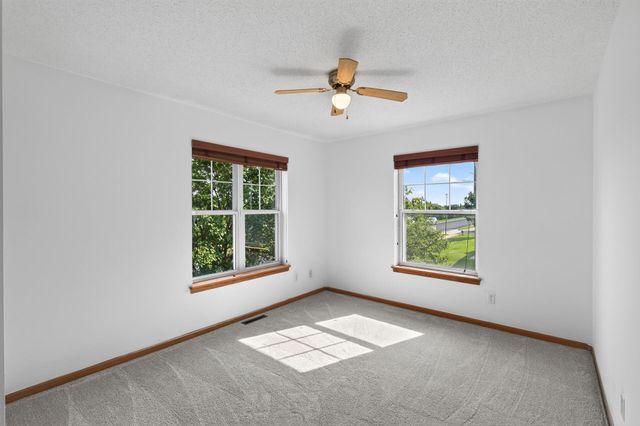 920 Princeton Avenue, Shakopee, MN 55379
