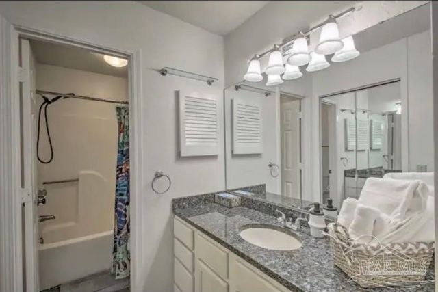 8138 Treetop Ln, Pensacola, FL 32514