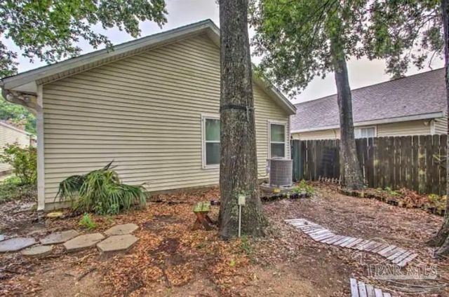 8138 Treetop Ln, Pensacola, FL 32514