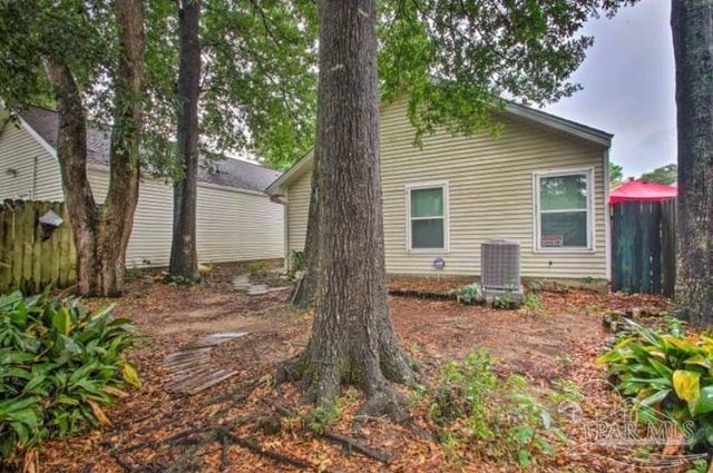 8138 Treetop Ln, Pensacola, FL 32514