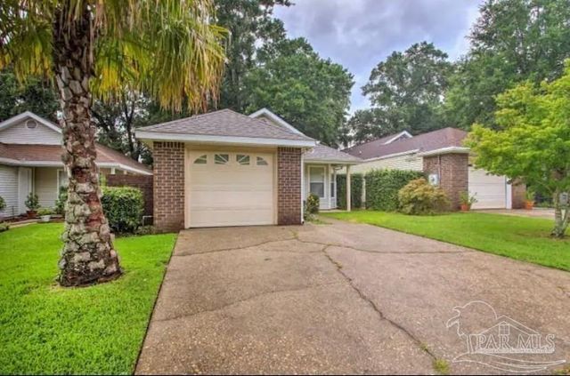 8138 Treetop Ln, Pensacola, FL 32514