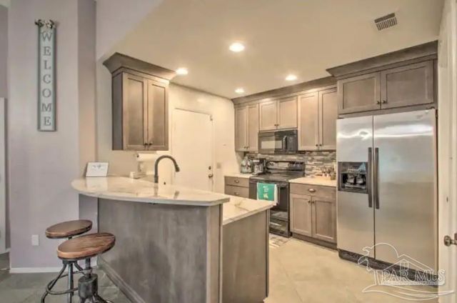 8138 Treetop Ln, Pensacola, FL 32514