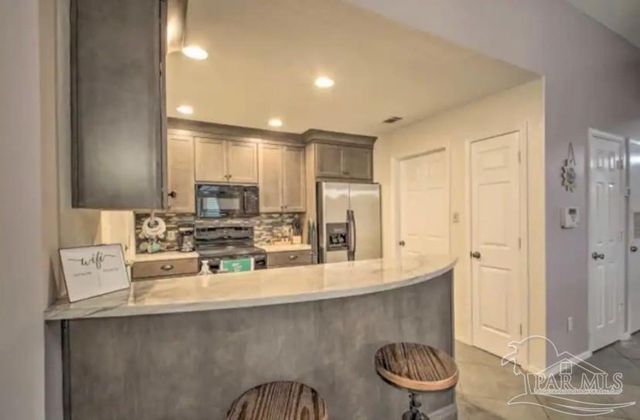 8138 Treetop Ln, Pensacola, FL 32514