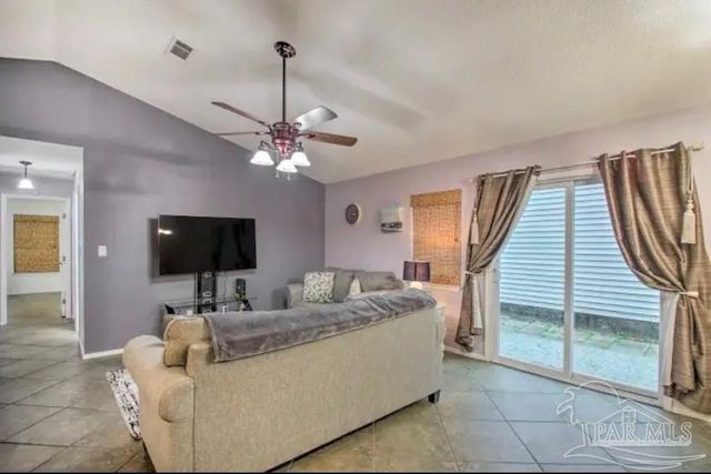 8138 Treetop Ln, Pensacola, FL 32514
