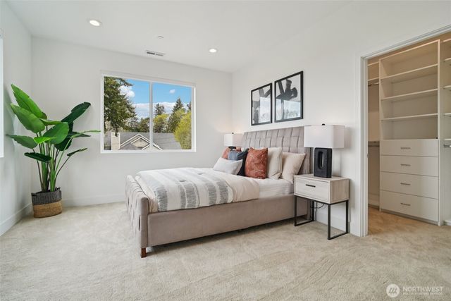 13643 SE 10th Street SE, Bellevue, WA 98005