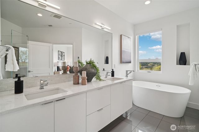 13643 SE 10th Street SE, Bellevue, WA 98005