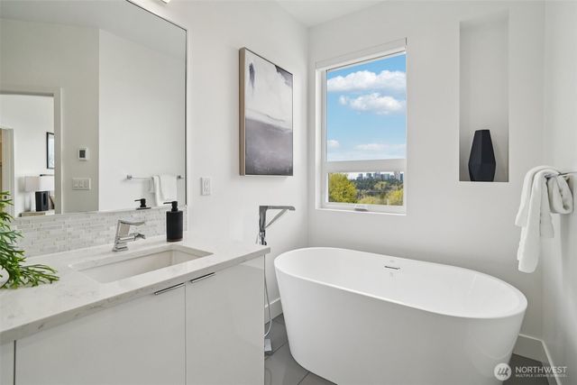 13643 SE 10th Street SE, Bellevue, WA 98005