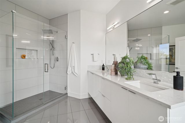 13643 SE 10th Street SE, Bellevue, WA 98005