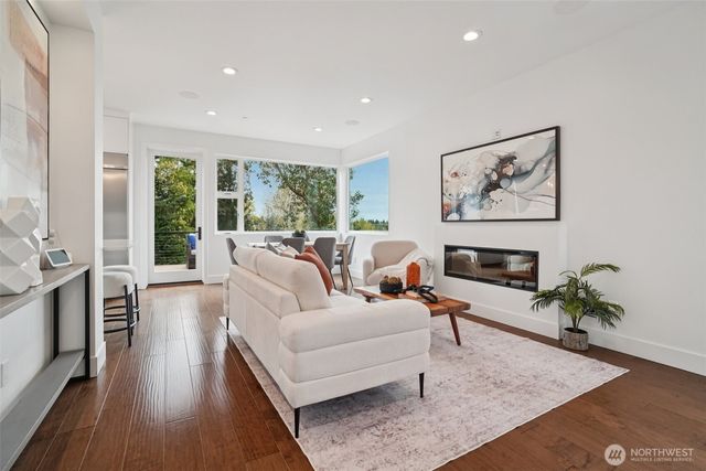 13643 SE 10th Street SE, Bellevue, WA 98005
