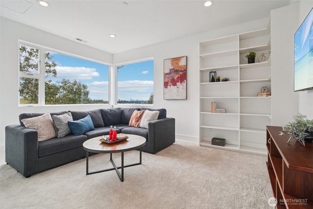 13643 SE 10th Street SE, Bellevue, WA 98005
