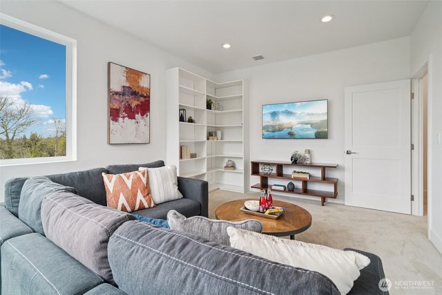 13643 SE 10th Street SE, Bellevue, WA 98005