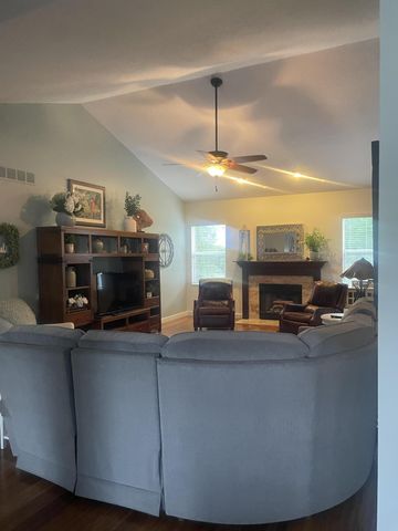 130 Trail E, Etna, OH 43062