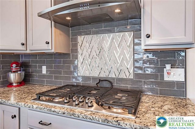 1050 Kressler Road, Lower Macungie Twp, PA 18103