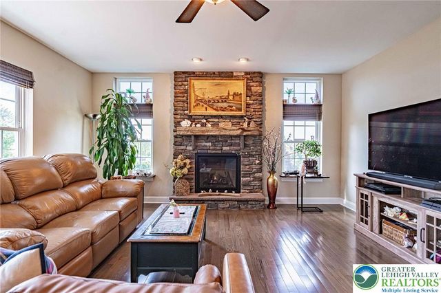 1050 Kressler Road, Lower Macungie Twp, PA 18103