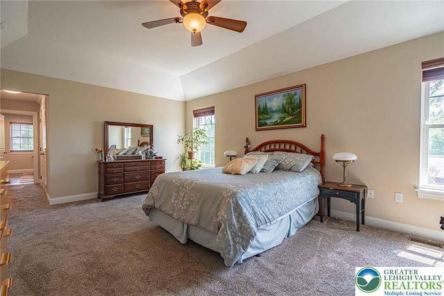 1050 Kressler Road, Lower Macungie Twp, PA 18103