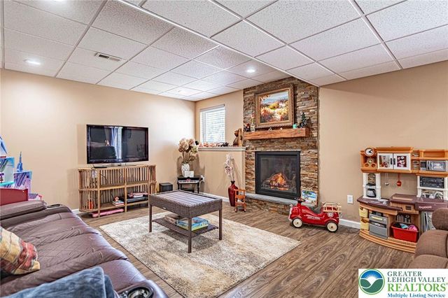 1050 Kressler Road, Lower Macungie Twp, PA 18103