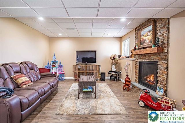 1050 Kressler Road, Lower Macungie Twp, PA 18103