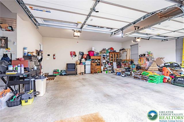 1050 Kressler Road, Lower Macungie Twp, PA 18103
