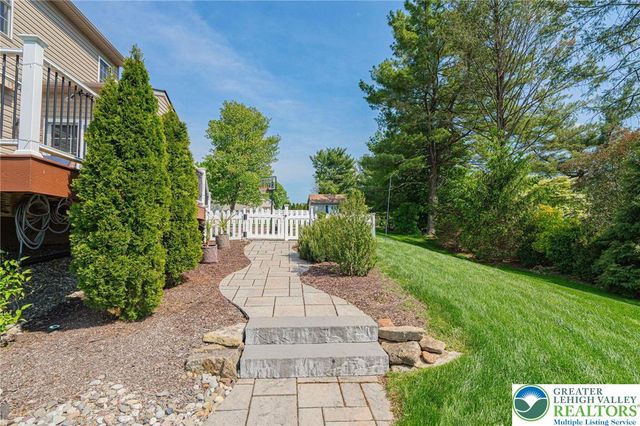 1050 Kressler Road, Lower Macungie Twp, PA 18103