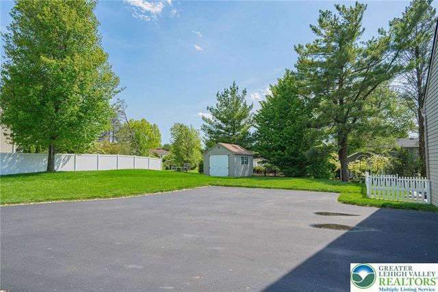 1050 Kressler Road, Lower Macungie Twp, PA 18103