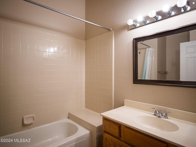 5471 N Vía Umbrosa, Tucson, AZ 85750