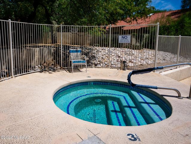 5471 N Vía Umbrosa, Tucson, AZ 85750
