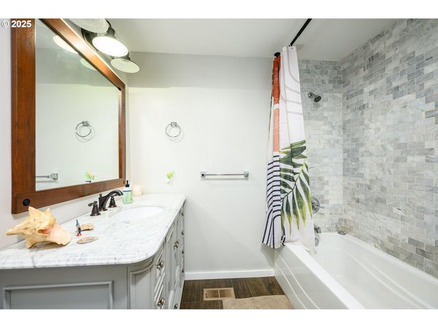 9920 Sw GILBERT CREEK Rd, Willamina, OR 97396