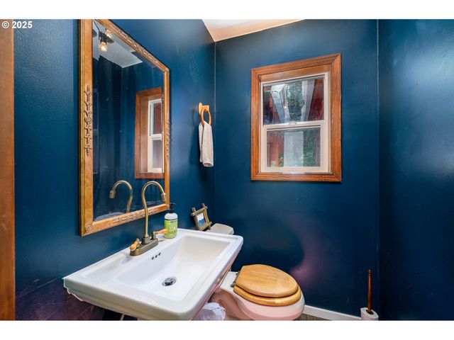 9920 Sw GILBERT CREEK Rd, Willamina, OR 97396