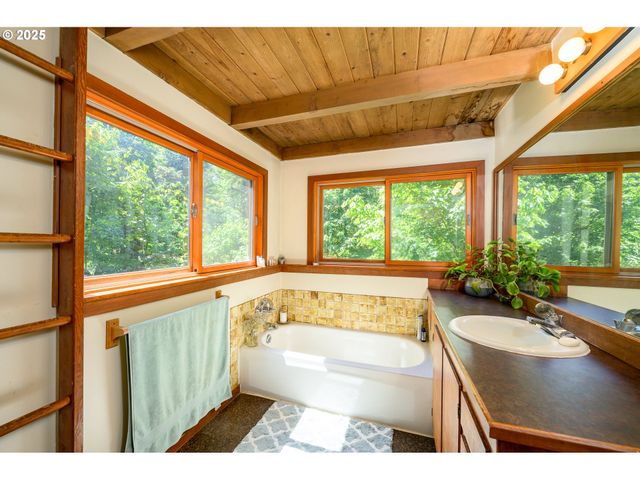 9920 Sw GILBERT CREEK Rd, Willamina, OR 97396