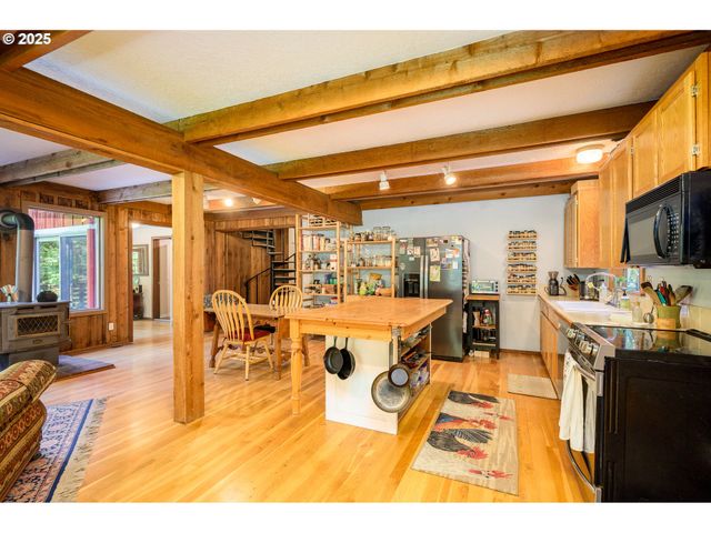 9920 Sw GILBERT CREEK Rd, Willamina, OR 97396