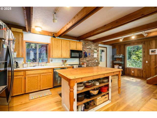 9920 Sw GILBERT CREEK Rd, Willamina, OR 97396