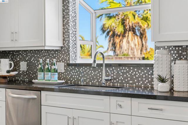 7420 Hansen Dr, Dublin, CA 94568