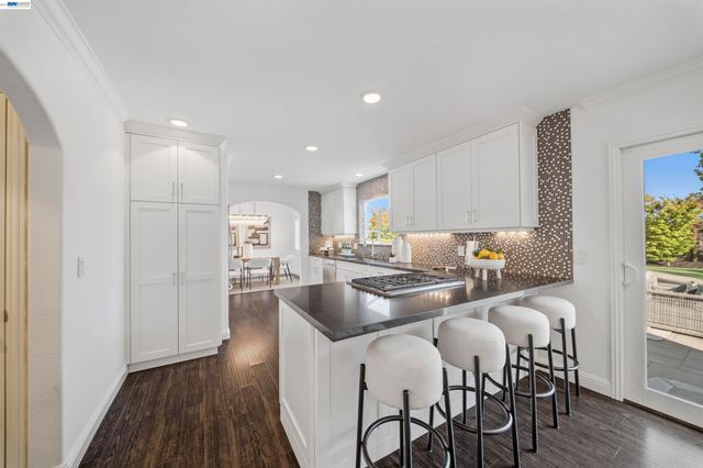 7420 Hansen Dr, Dublin, CA 94568