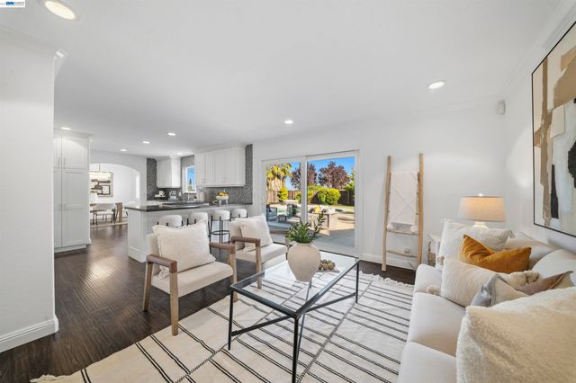 7420 Hansen Dr, Dublin, CA 94568