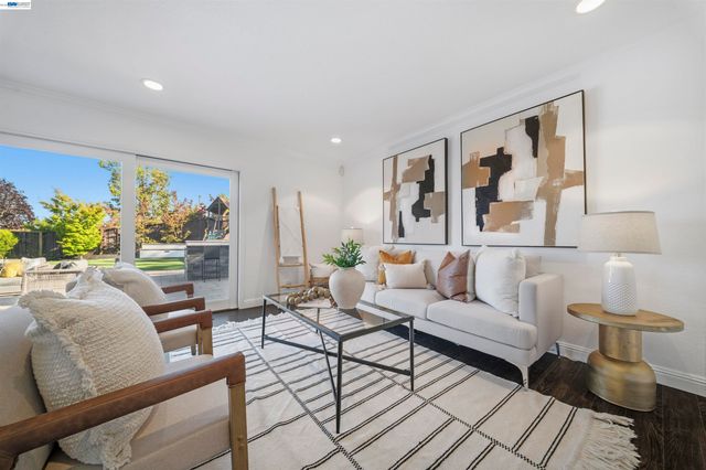 7420 Hansen Dr, Dublin, CA 94568