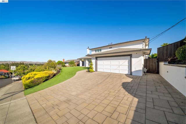 7420 Hansen Dr, Dublin, CA 94568