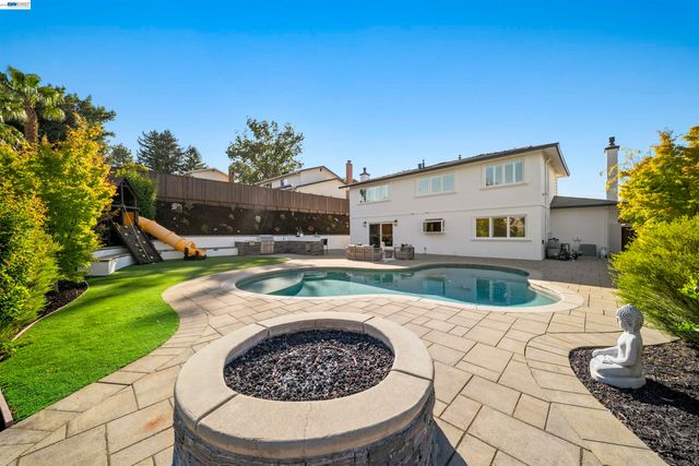 7420 Hansen Dr, Dublin, CA 94568
