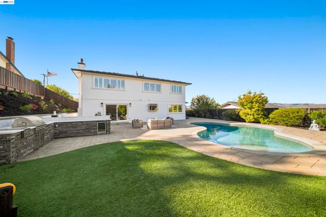 7420 Hansen Dr, Dublin, CA 94568