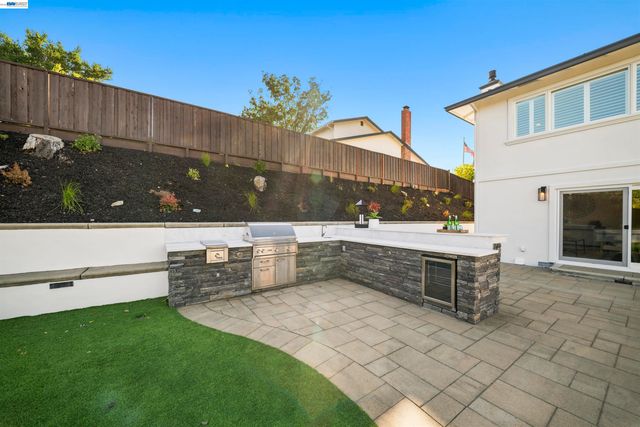 7420 Hansen Dr, Dublin, CA 94568