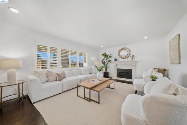 7420 Hansen Dr, Dublin, CA 94568