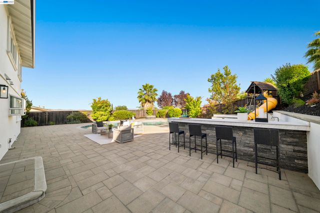 7420 Hansen Dr, Dublin, CA 94568