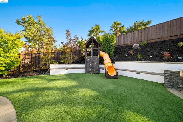 7420 Hansen Dr, Dublin, CA 94568