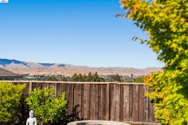 7420 Hansen Dr, Dublin, CA 94568