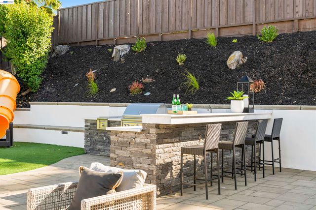 7420 Hansen Dr, Dublin, CA 94568