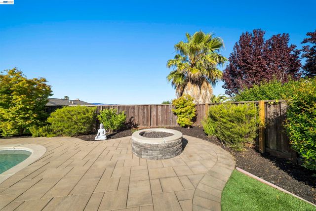 7420 Hansen Dr, Dublin, CA 94568