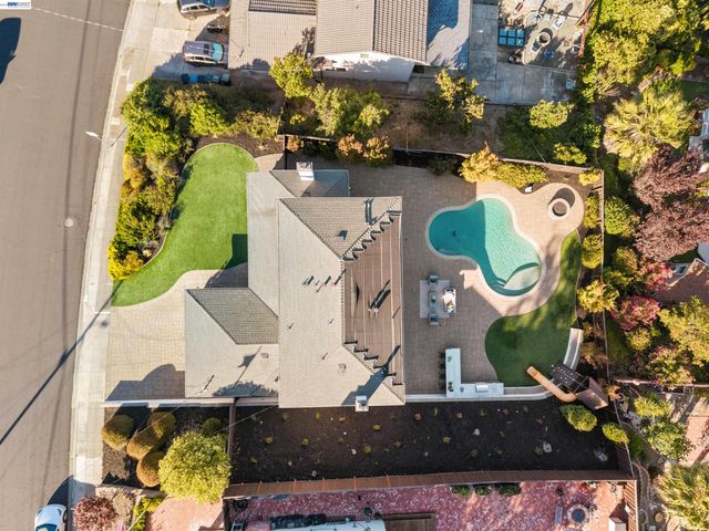 7420 Hansen Dr, Dublin, CA 94568
