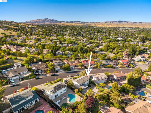 7420 Hansen Dr, Dublin, CA 94568